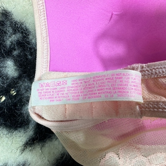 Pink Victoria’s Secret Women’s Pink Lace Razor Back Lightly Lined Bra Size 32D - Picture 5 of 5
